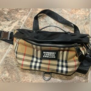 Burrberryyee bum bag purse crossbody so cute! 😍😍🔥